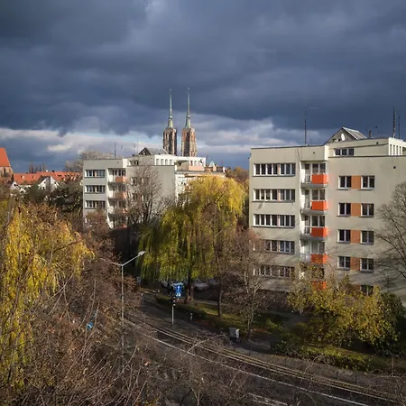 아파트 Orange And Towers