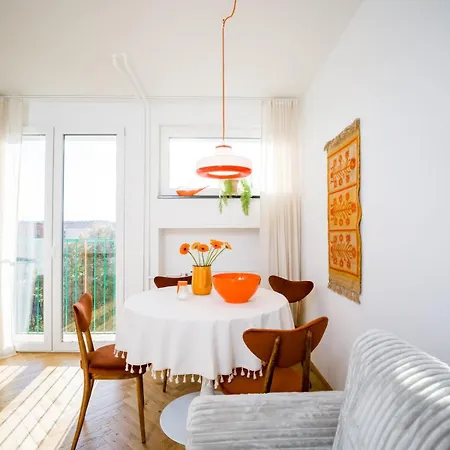 Orange And Towers 브로츠와프