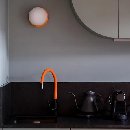 Orange And Towers アパート *