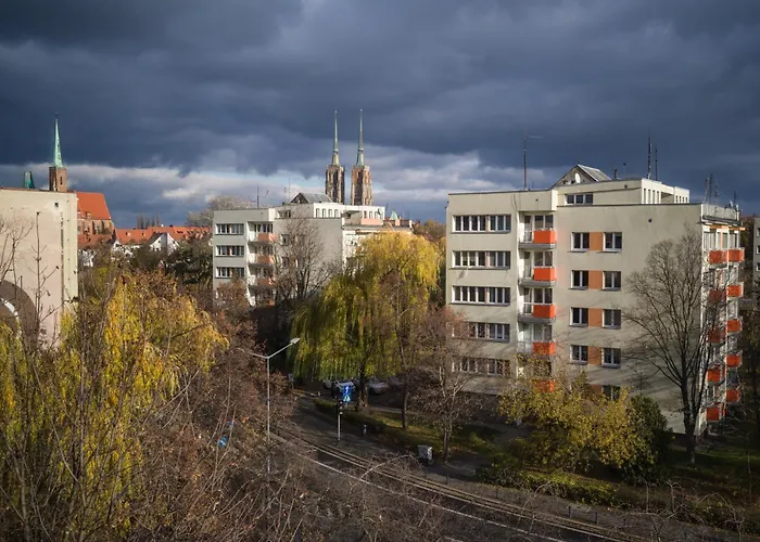 아파트 Orange And Towers