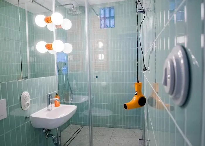 Orange And Towers 아파트 브로츠와프